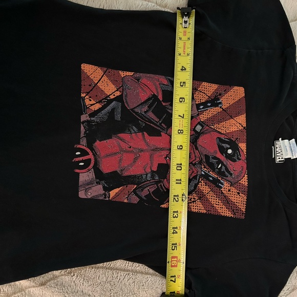 Marvel Deadpool “Heart Hands” Ladies Small Black Short Sleeve Tee Shirt - Picture 8 of 8